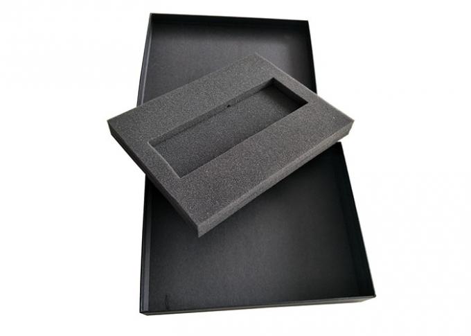 Tapa cosmética decorativa negra mate y cajas bajas con una bandeja de la esponja dentro