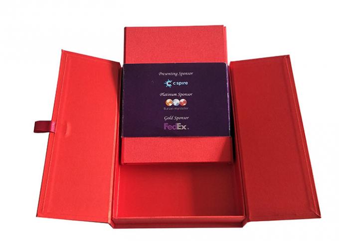 Caja formada libro rojo superior del casquillo, caja magnética de la aleta con la cinta del satén de la anchura de los 2cm