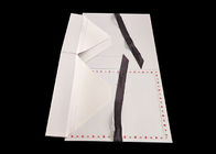 Caja de empaquetado de la ropa plegable blanca del cartón con el cierre de la cinta proveedor