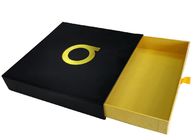 Logotipo grabado en relieve oro de desplazamiento de papel negro de la hoja de las cajas de regalo del cajón para la ropa proveedor