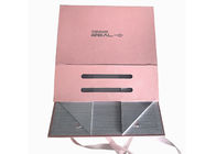 Color rosado plegable de grabación en relieve Rose de las cajas de regalo del logotipo para el empaquetado de la ropa proveedor