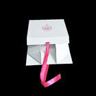 Cartulina plegable blanca elegante de papel de la caja de regalo de la cinta con forma del rectángulo proveedor
