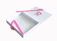 Caja de empaquetado plegable de la plantilla brillante blanca de las cajas de regalo del cierre de la cinta para las mujeres proveedor