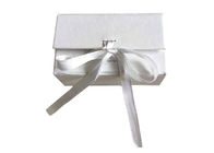 Collar ligero del embalaje de la caja de regalo del papel de la joyería con el logotipo de sellado caliente proveedor