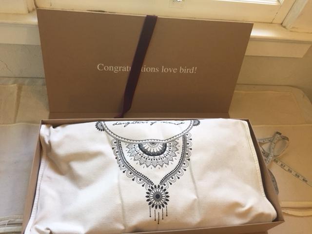 Empaquetado de encargo plegable impreso papel del vestido de boda del logotipo de las cajas de regalo del arte