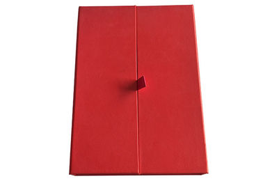 China Caja formada libro rojo superior del casquillo, caja magnética de la aleta con la cinta del satén de la anchura de los 2cm fábrica