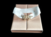 Caja formada libro del vestido del favor de la boda, cierre magnético de la cinta de la caja del top del tirón proveedor