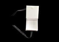 La caja de regalo magnética sólida para la ropa viste la laminación brillante del cartón duro proveedor