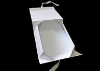 Caja de regalo de papel plegable blanca modificada para requisitos particulares logotipo de la cinta para embalar de la ropa proveedor
