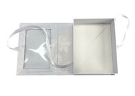 Cajas de regalo plegables de la ventana clara del PVC que graban en relieve/superficie de sellado caliente con el cierre de la cinta proveedor
